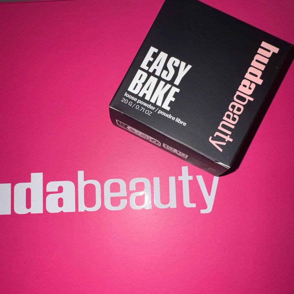 HUDA BEAUTY EASY BAKE LOOSE POWDER 🍃